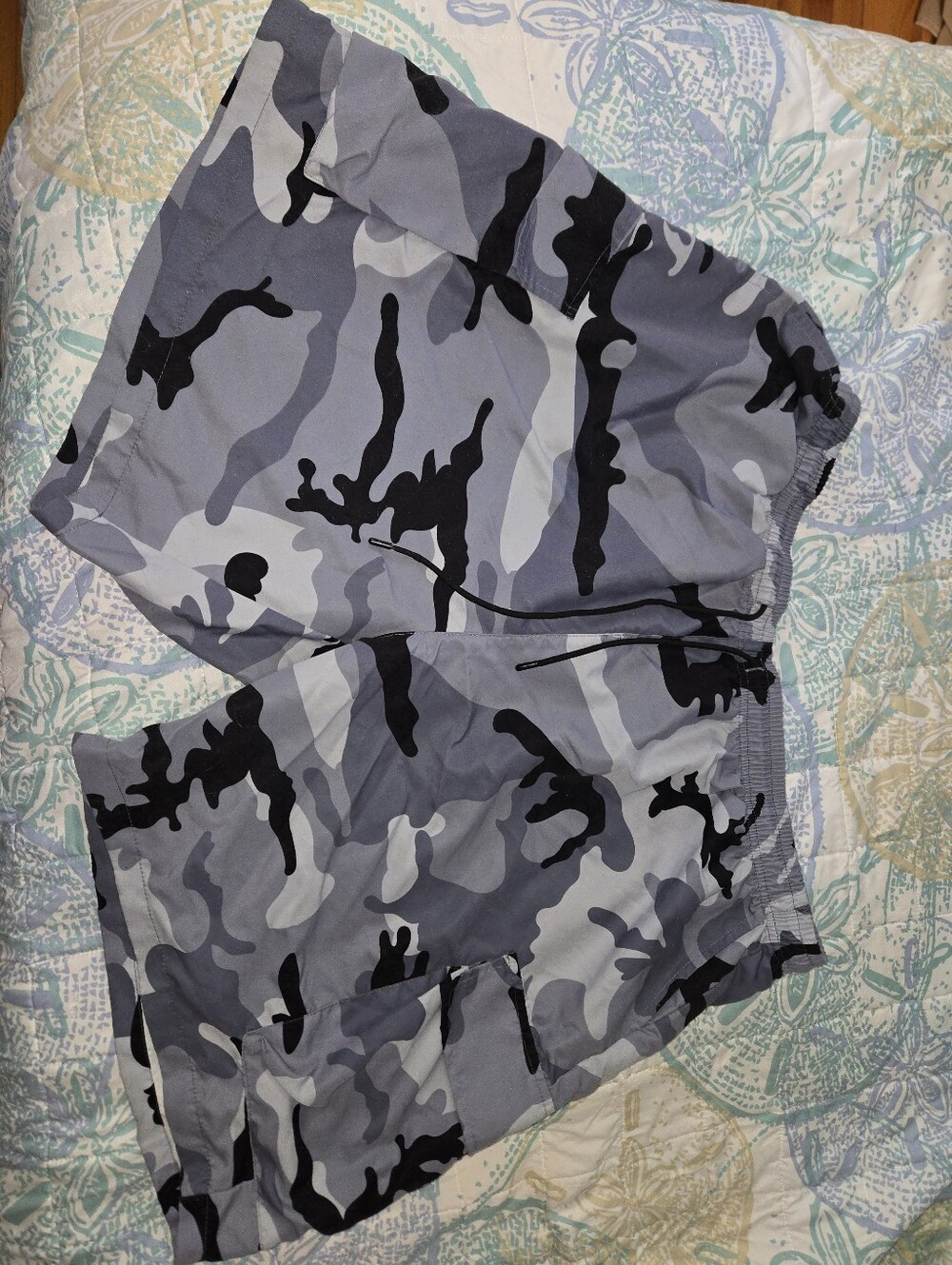 MANFINITY Men's Gray & Black Camo Athletic Shorts, 6XL